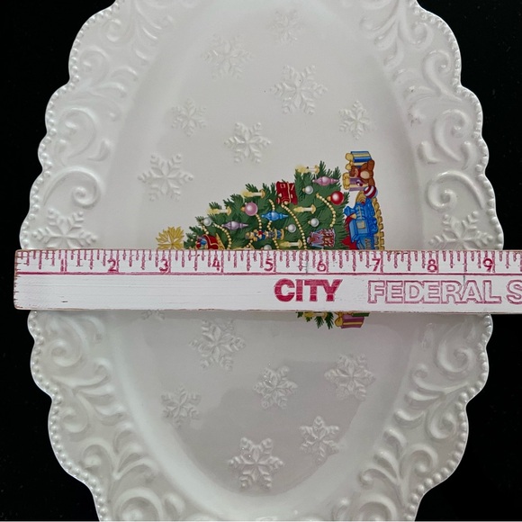 Temp-Tations by Tara Elegant 14" "David's Christmas" Platter - Like New - Picture 7 of 7